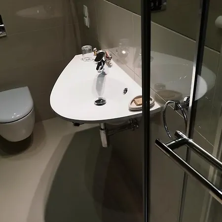 斯塔卡公寓- 河滨 *